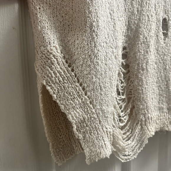 🆕 Karlie Distressed V-Neck Sweater Size Medium - Picture 3 of 9